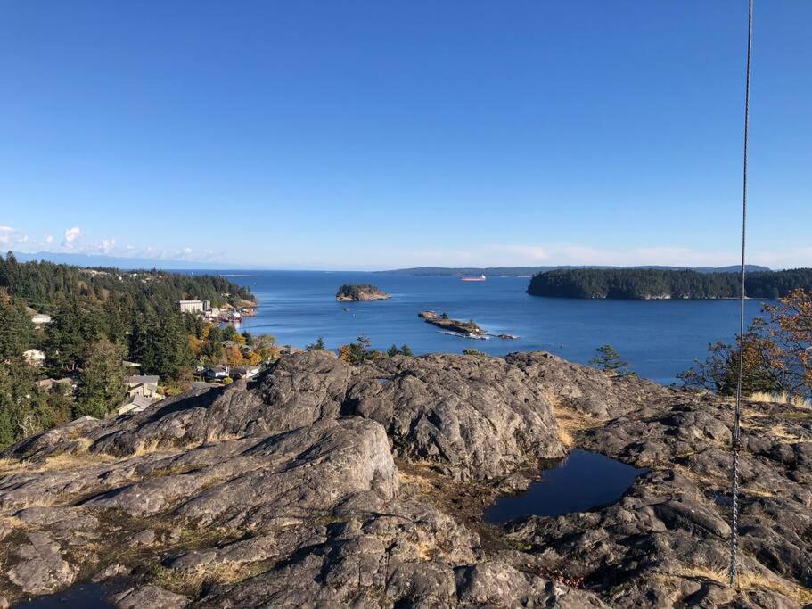 Bright Private Suite Near Departure Bay Beach Nanaimo Esterno foto