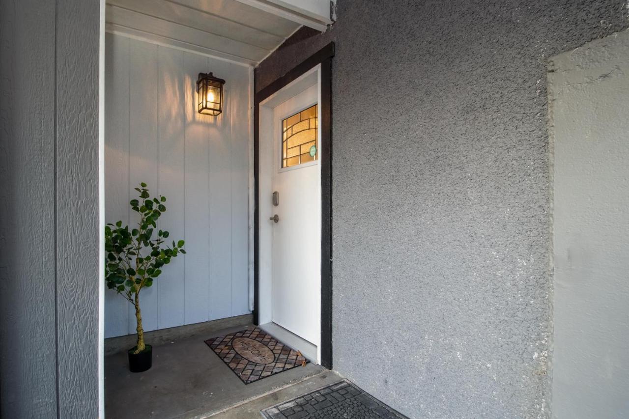 Bright Private Suite Near Departure Bay Beach Nanaimo Esterno foto